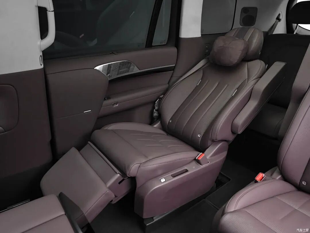 “大湾区揽胜”来了！二排可翻转娱乐屏，零重力座椅，全尺寸六座旗舰SUV，40万你会选它吗？