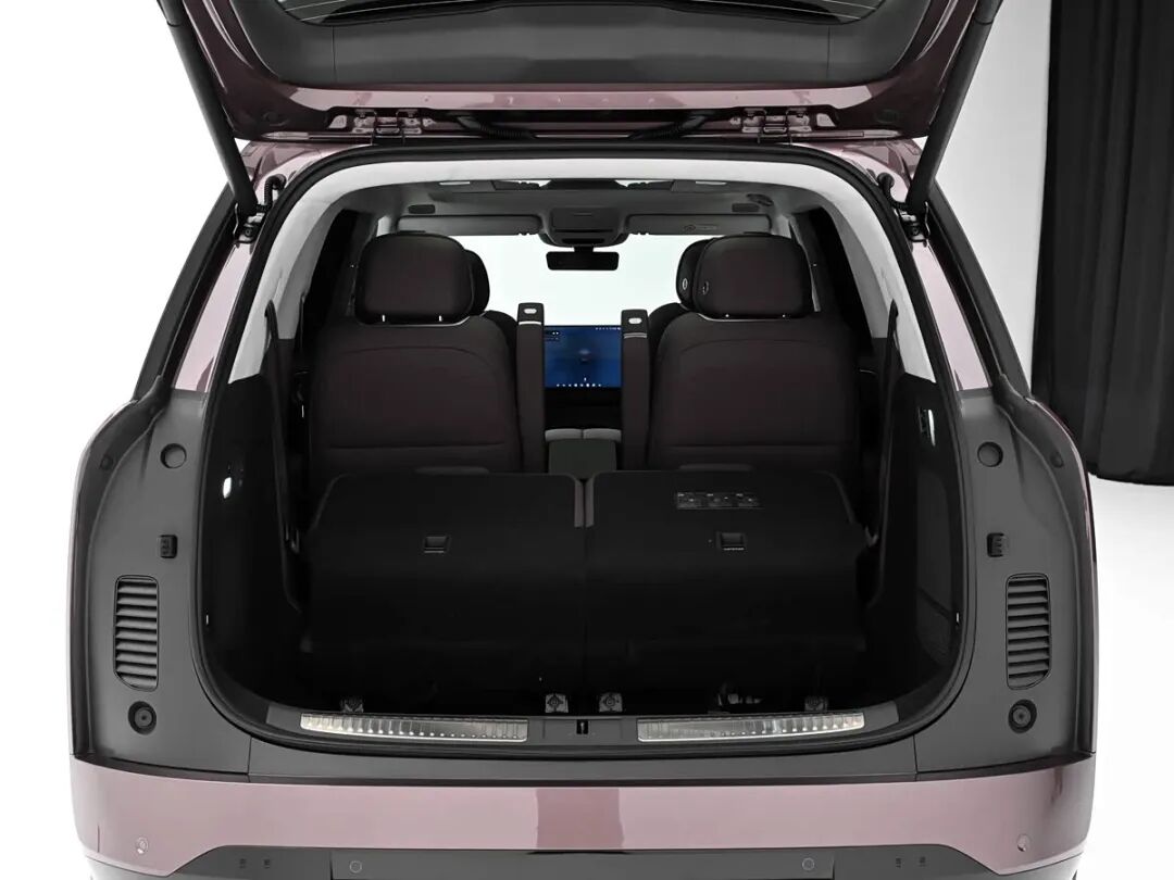 “大湾区揽胜”来了！二排可翻转娱乐屏，零重力座椅，全尺寸六座旗舰SUV，40万你会选它吗？