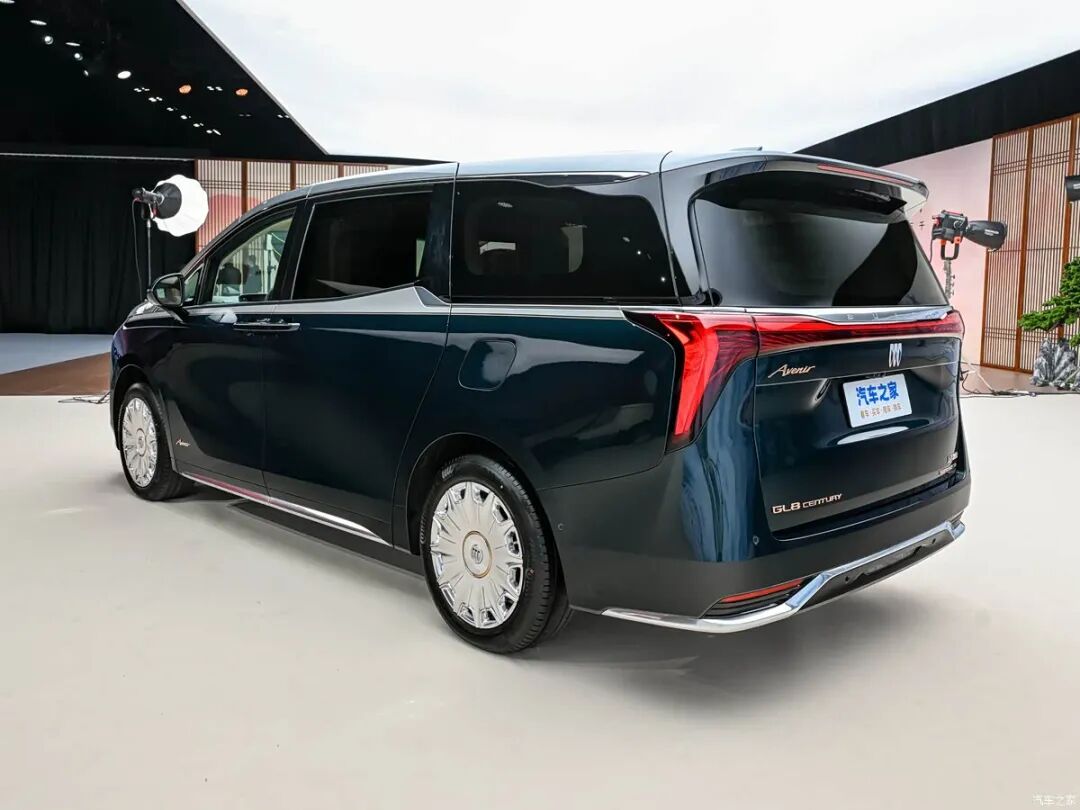 2.0T+48V轻混、9AT，350牛·米，大4座/7座顶奢私享座舱，太尊了！