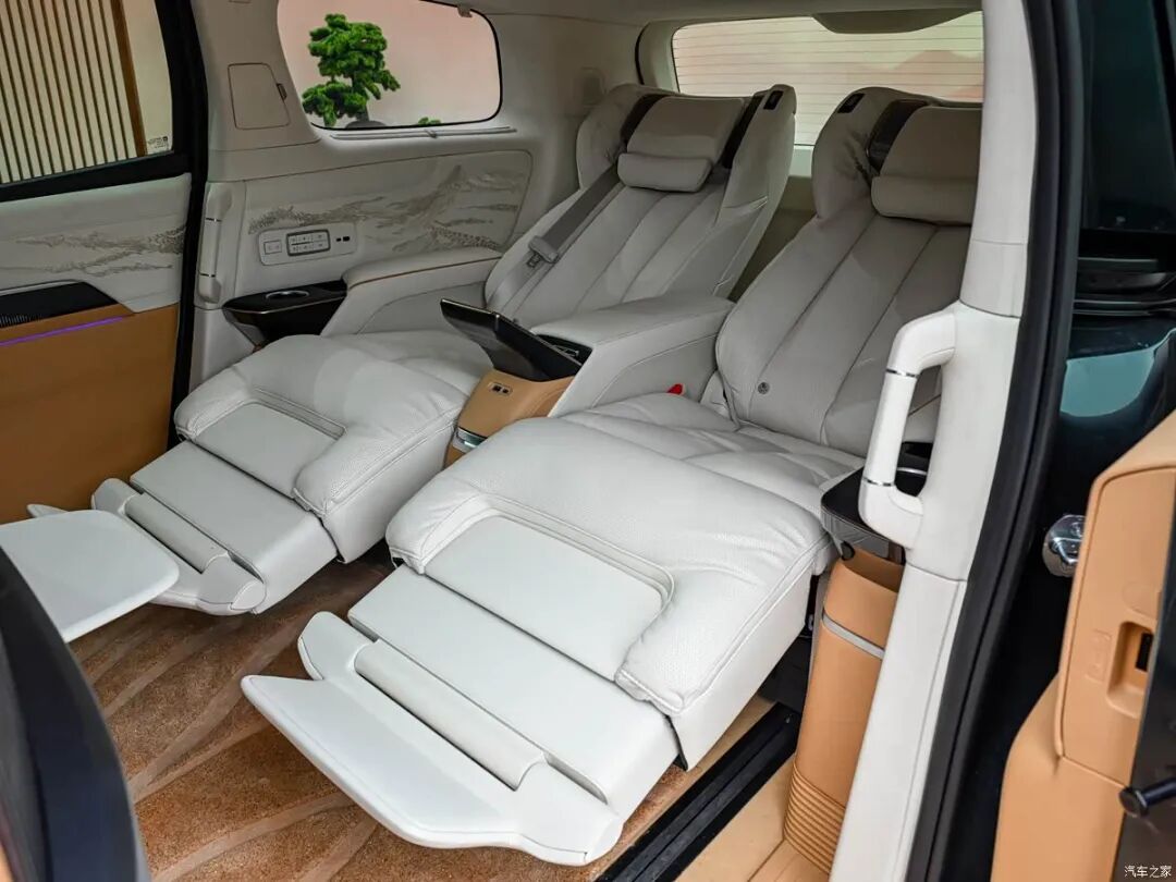 2.0T+48V轻混、9AT，350牛·米，大4座/7座顶奢私享座舱，太尊了！