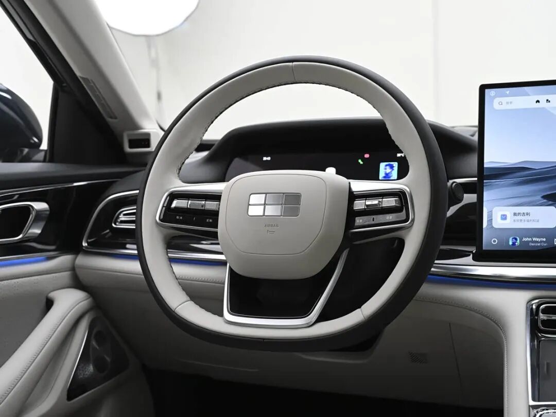 5.4秒破百+电四驱！10-15万买电混家轿，选它还是选秦L/海豹06？