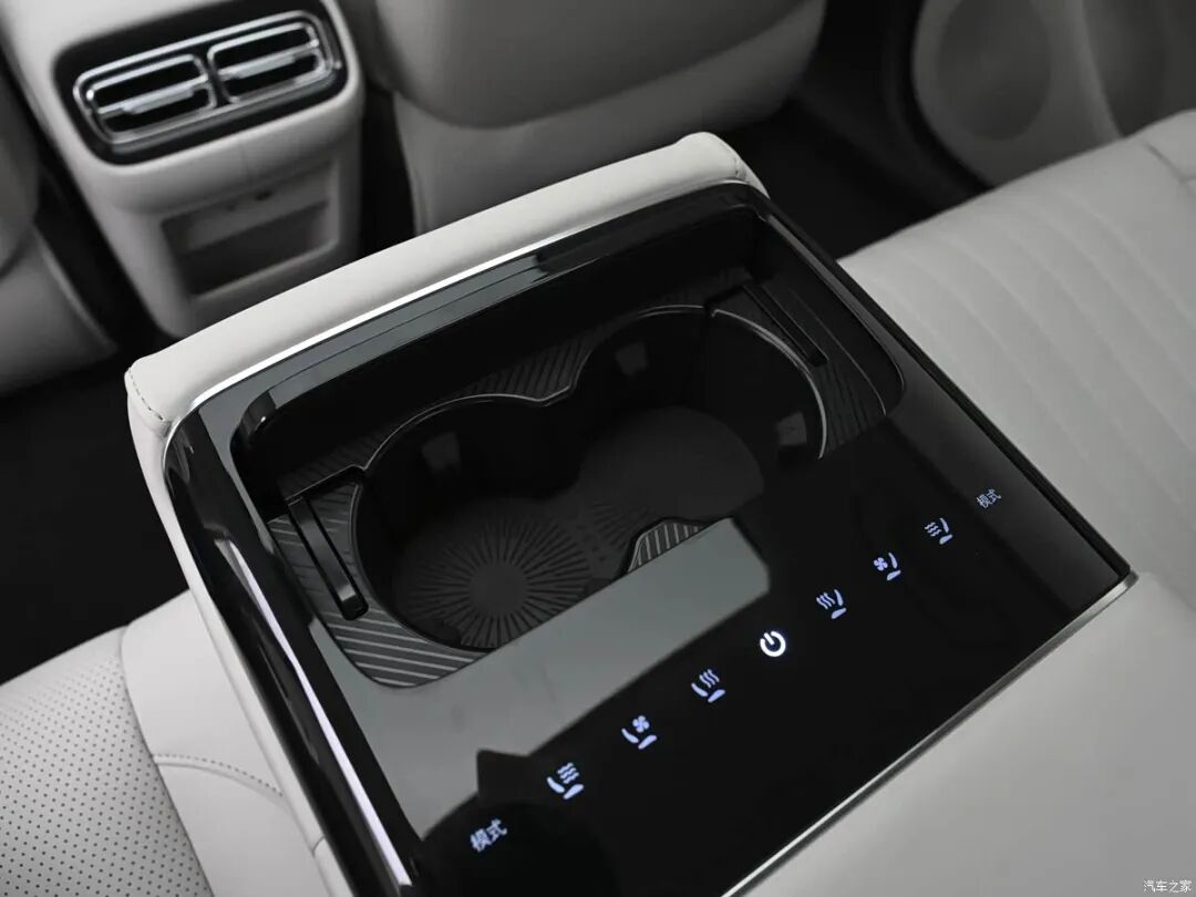 5.4秒破百+电四驱！10-15万买电混家轿，选它还是选秦L/海豹06？