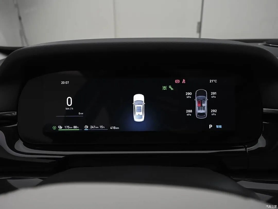 5.4秒破百+电四驱！10-15万买电混家轿，选它还是选秦L/海豹06？