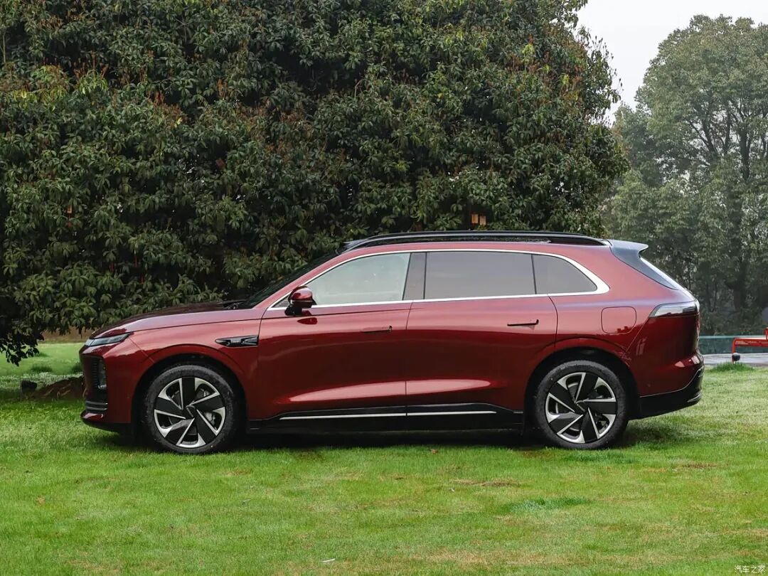 抢先置换价19.49万起！30英寸6K大屏！7种驾驶模式，20-30万级中大型SUV“添新丁”！