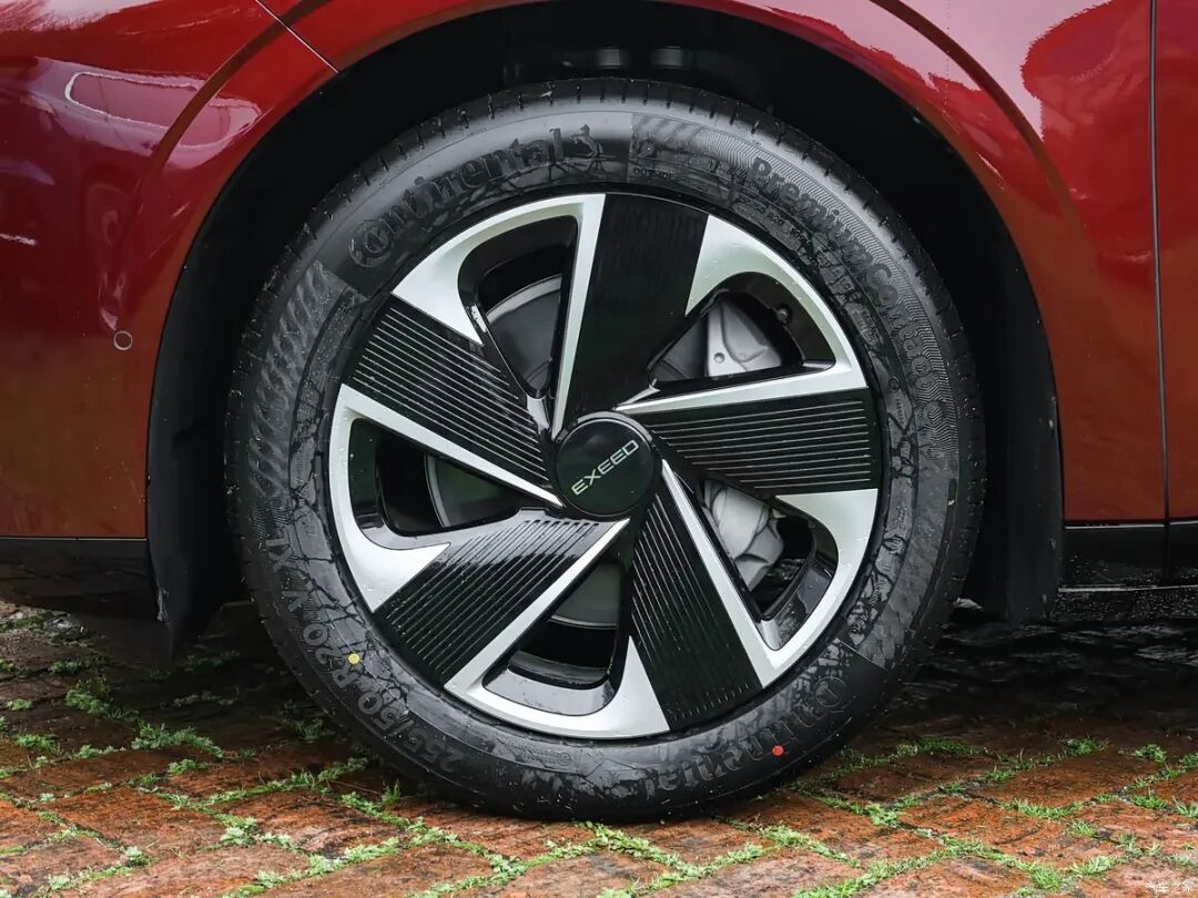 抢先置换价19.49万起！30英寸6K大屏！7种驾驶模式，20-30万级中大型SUV“添新丁”！