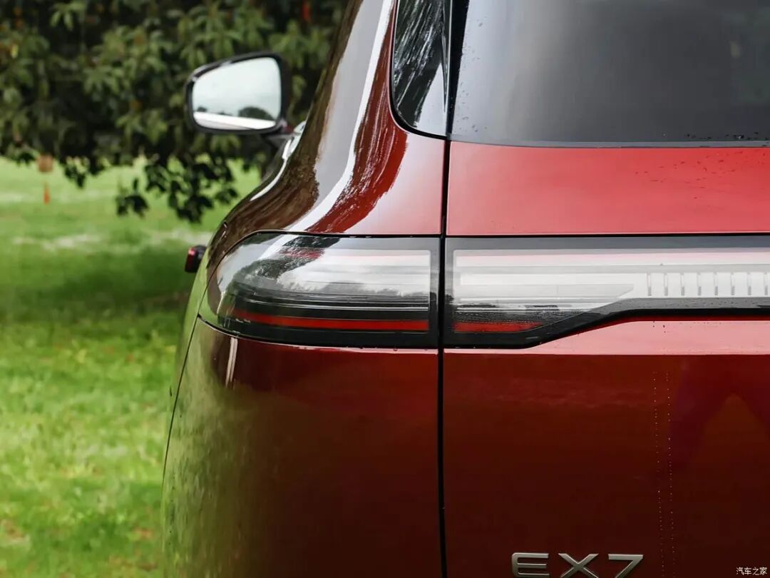 抢先置换价19.49万起！30英寸6K大屏！7种驾驶模式，20-30万级中大型SUV“添新丁”！