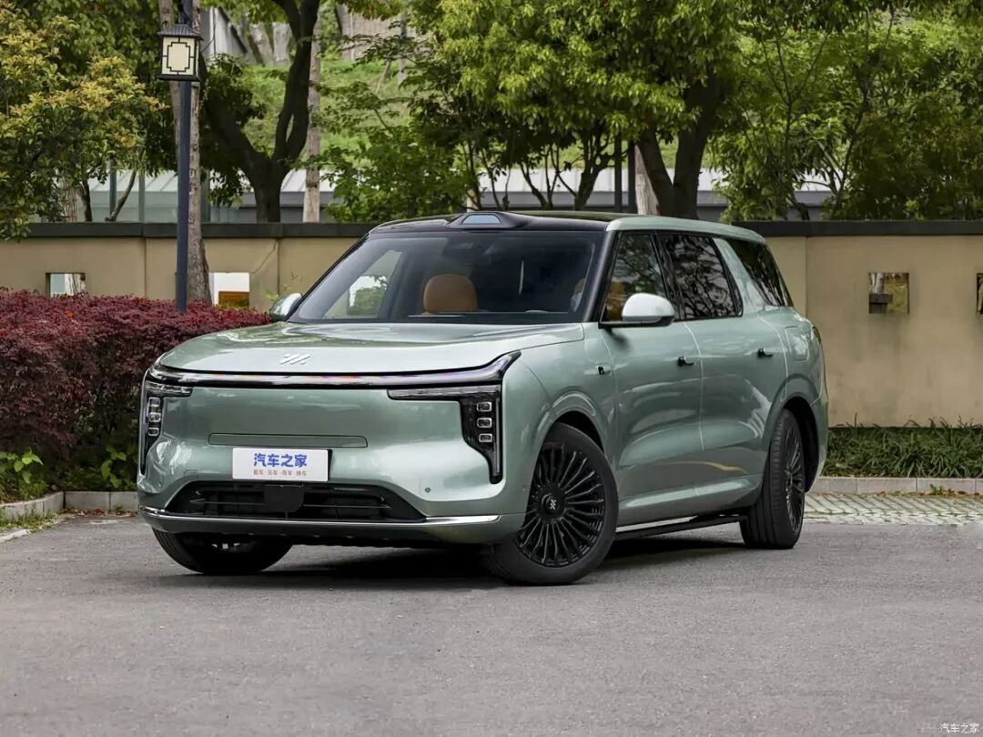 4.7秒破百，续航1605km，悬浮车顶，贯穿式尾灯，“冰箱、彩电、大沙发”，还有地暖？