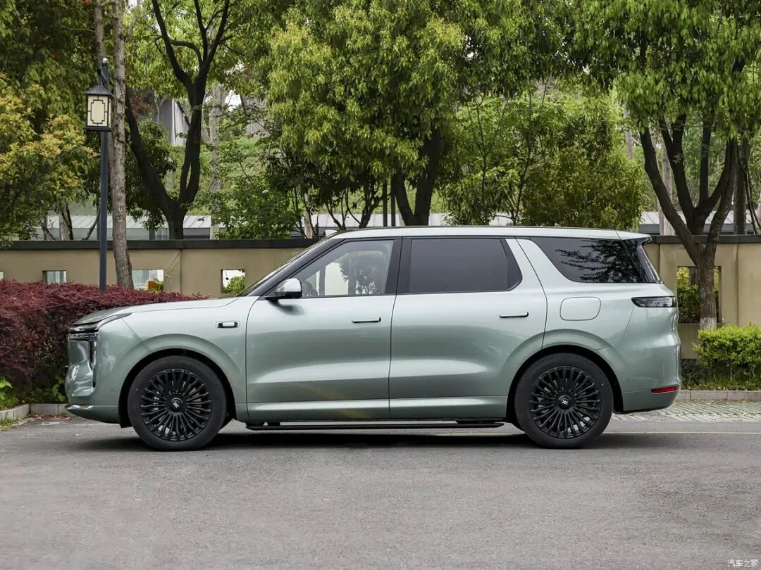 4.7秒破百，续航1605km，悬浮车顶，贯穿式尾灯，“冰箱、彩电、大沙发”，还有地暖？