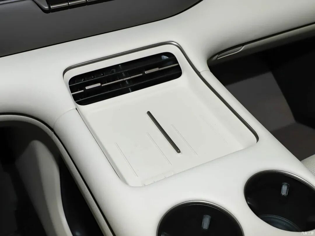 4.7秒破百，续航1605km，悬浮车顶，贯穿式尾灯，“冰箱、彩电、大沙发”，还有地暖？