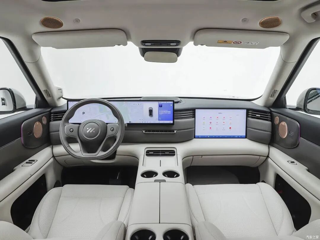 4.7秒破百，续航1605km，悬浮车顶，贯穿式尾灯，“冰箱、彩电、大沙发”，还有地暖？