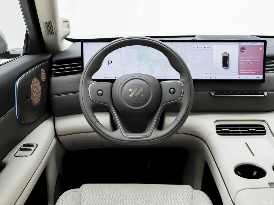 4.7秒破百，续航1605km，悬浮车顶，贯穿式尾灯，“冰箱、彩电、大沙发”，还有地暖？