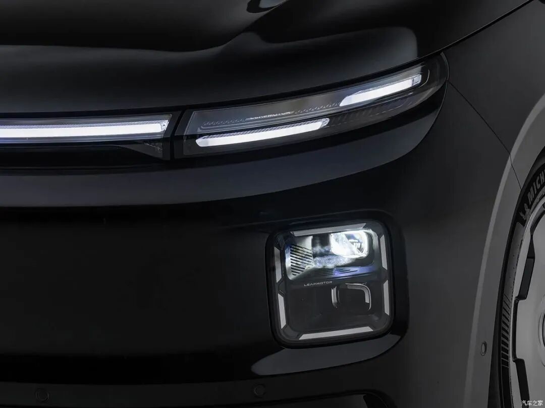 21.98万起！大型旗舰SUV，车长5米2多，天鹅绒顶棚，1600万色漫反射氛围灯，6座/7座可选！