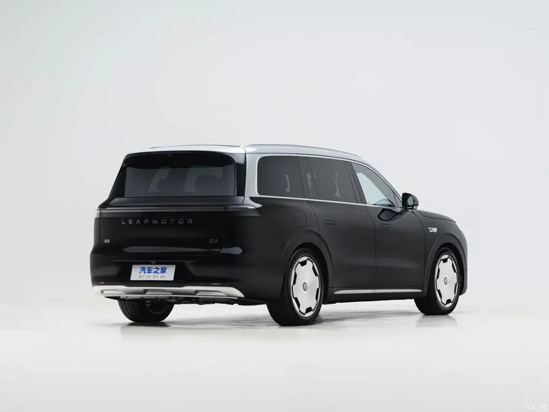 21.98万起！大型旗舰SUV，车长5米2多，天鹅绒顶棚，1600万色漫反射氛围灯，6座/7座可选！