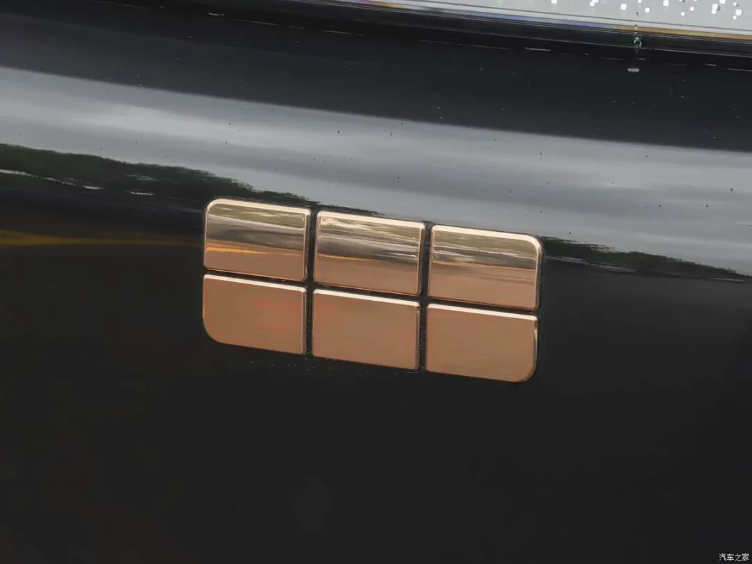 黑+金双拼配色，21英寸轮圈，30英寸大屏，续航超1300km！