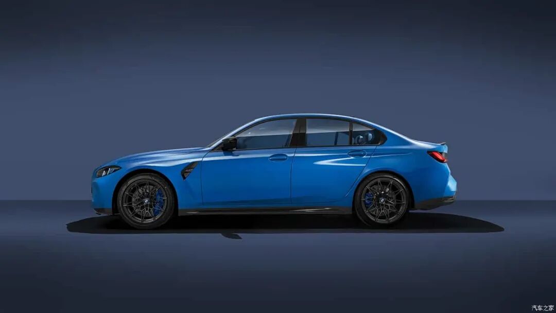 3.0T 六缸、530马力，黑色外框双肾进气格栅+熏黑车灯，限量20台！