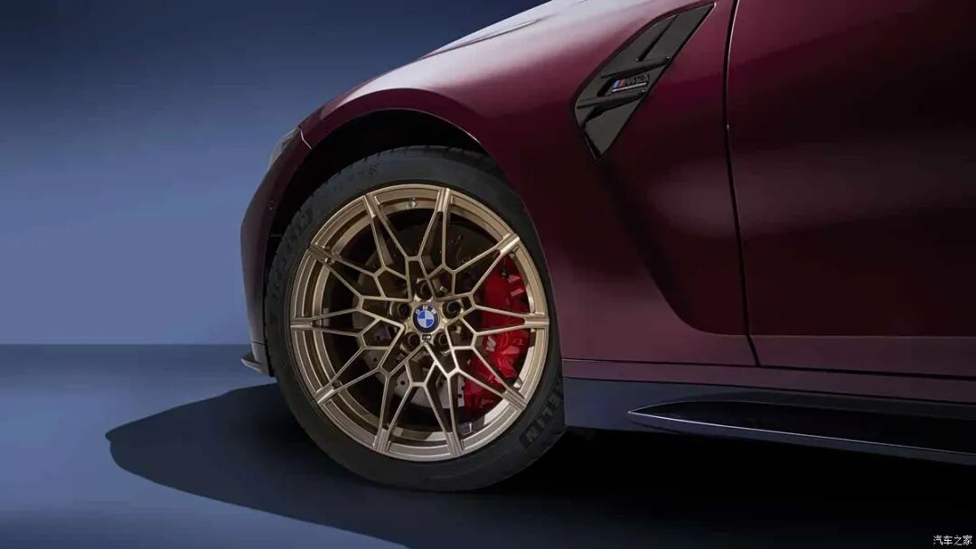 3.0T 六缸、530马力，黑色外框双肾进气格栅+熏黑车灯，限量20台！