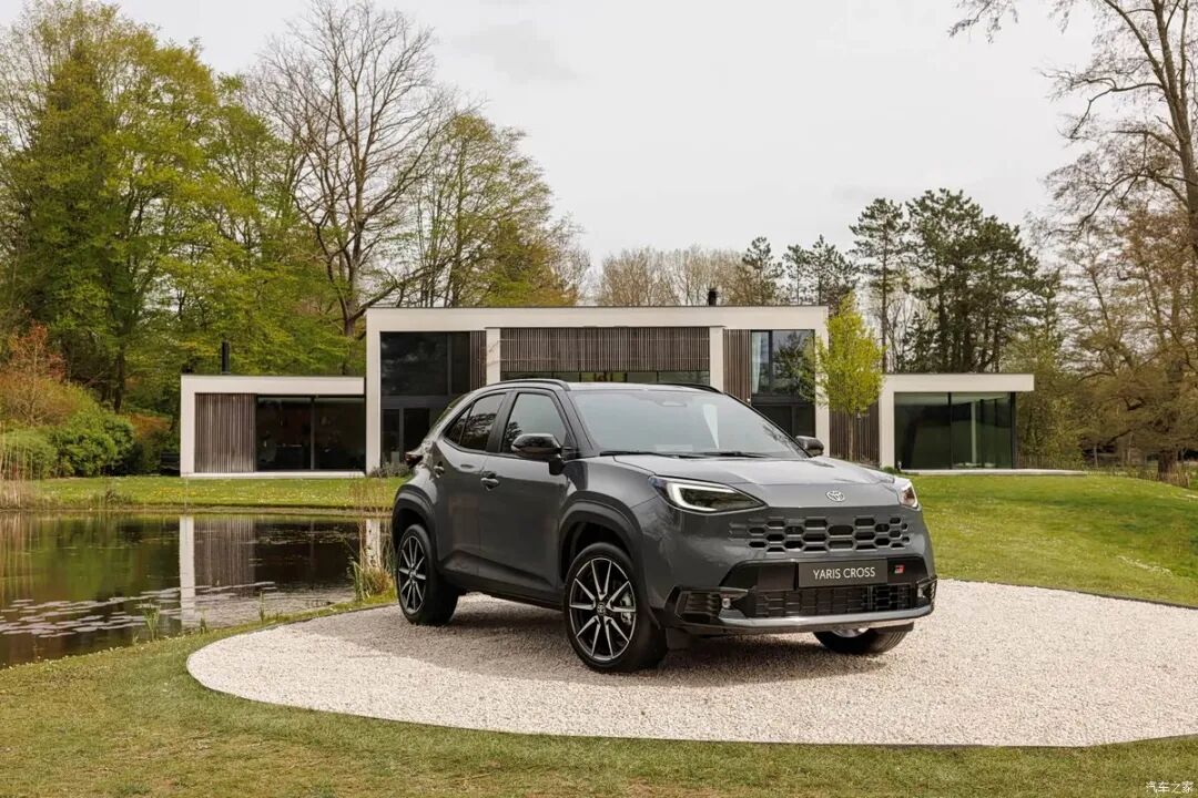 取消“胡须式”格栅，两驱/四驱可选，高颜值入门级SUV看看这辆！