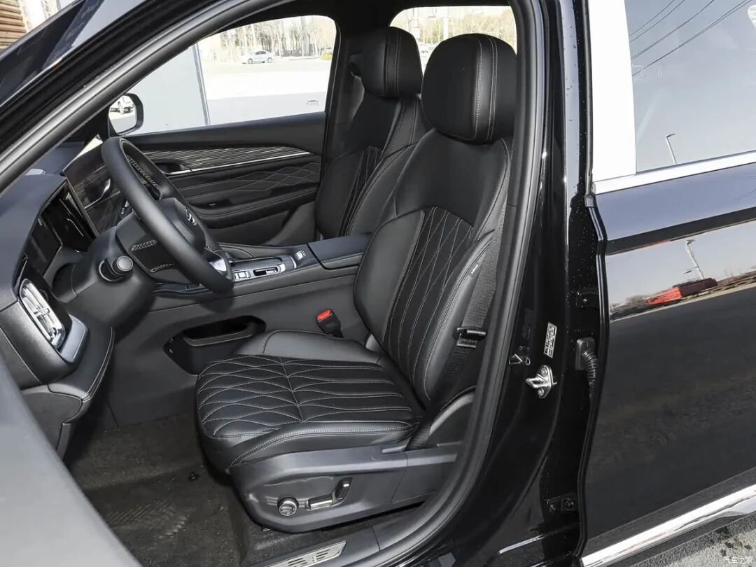 沉稳大气，百公里才不到5个油！上班通勤又省一笔！