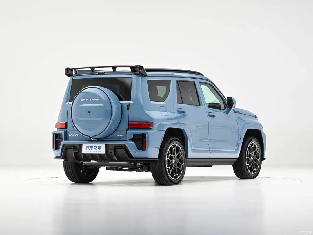 轴距3000mm，22英寸大轮圈，“祥麟焰尾”悬浮扰流板，硬派“方盒子”也有“冰箱/彩电/大沙发”？