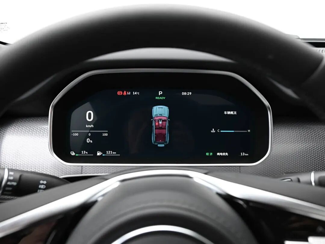 轴距3000mm，22英寸大轮圈，“祥麟焰尾”悬浮扰流板，硬派“方盒子”也有“冰箱/彩电/大沙发”？