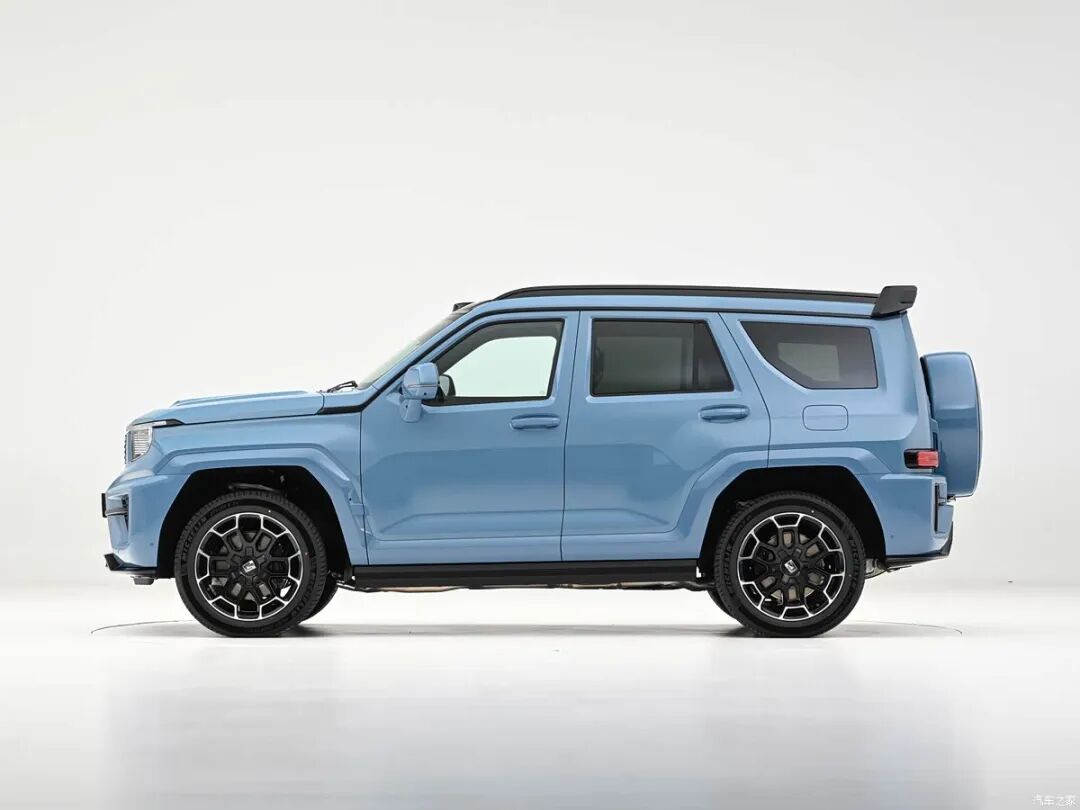 轴距3000mm，22英寸大轮圈，“祥麟焰尾”悬浮扰流板，硬派“方盒子”也有“冰箱/彩电/大沙发”？