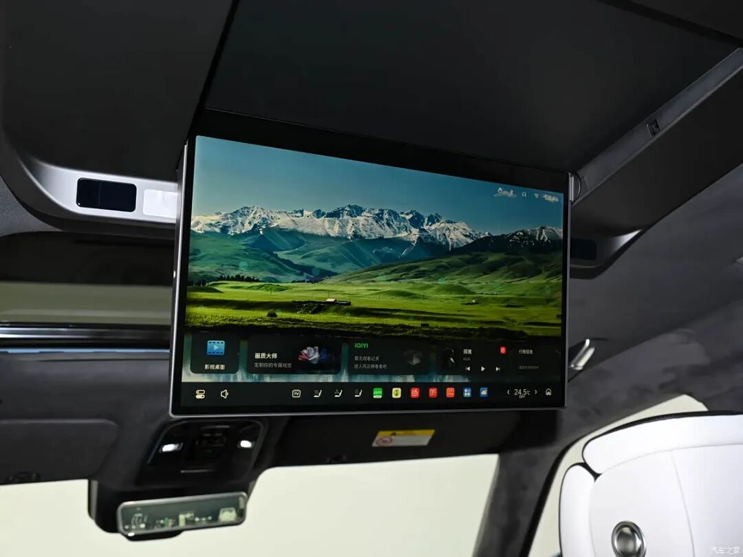 轴距3000mm，22英寸大轮圈，“祥麟焰尾”悬浮扰流板，硬派“方盒子”也有“冰箱/彩电/大沙发”？