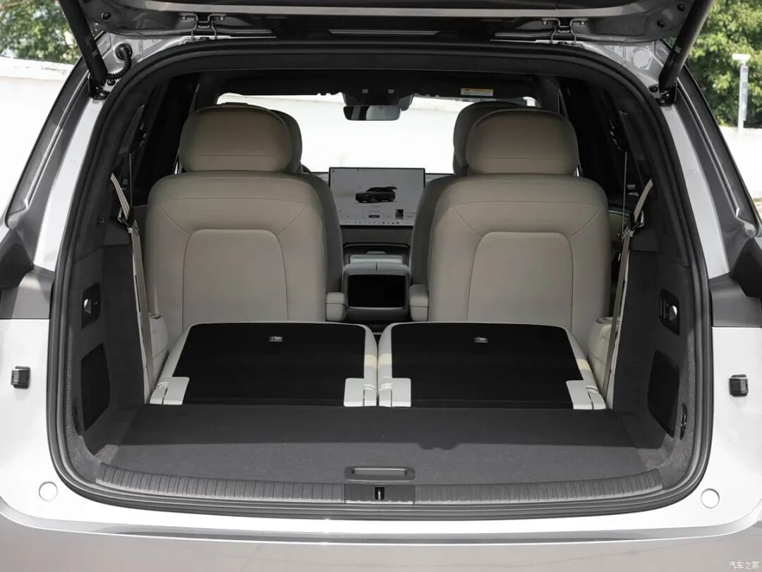 租电后17.98万起入手大型SUV！“冰箱彩电大沙发”，256色氛围灯，零跑D19/汉兰达对手来了？