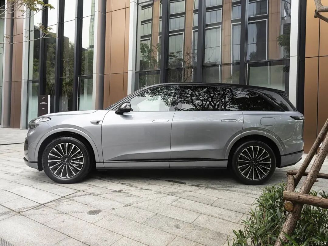 租电后17.98万起入手大型SUV！“冰箱彩电大沙发”，256色氛围灯，零跑D19/汉兰达对手来了？