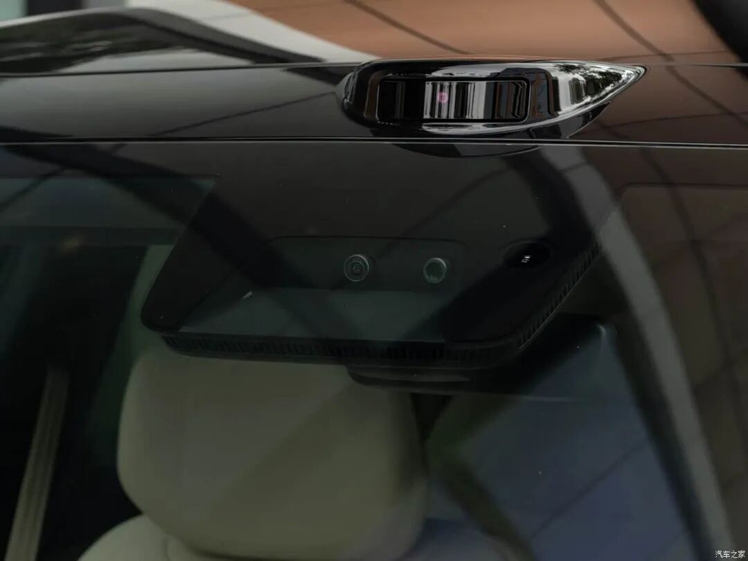 租电后17.98万起入手大型SUV！“冰箱彩电大沙发”，256色氛围灯，零跑D19/汉兰达对手来了？
