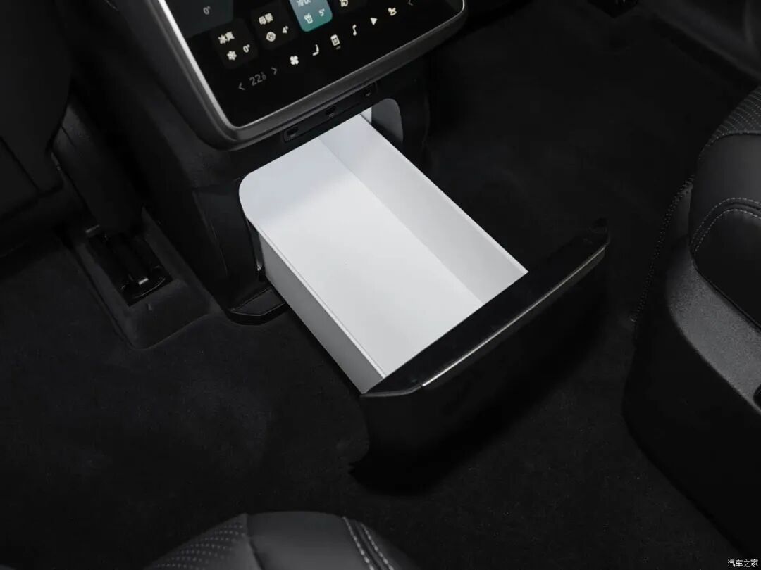 租电后17.98万起入手大型SUV！“冰箱彩电大沙发”，256色氛围灯，零跑D19/汉兰达对手来了？