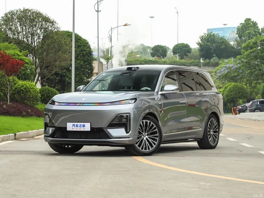 租电后17.98万起入手大型SUV！“冰箱彩电大沙发”，256色氛围灯，零跑D19/汉兰达对手来了？