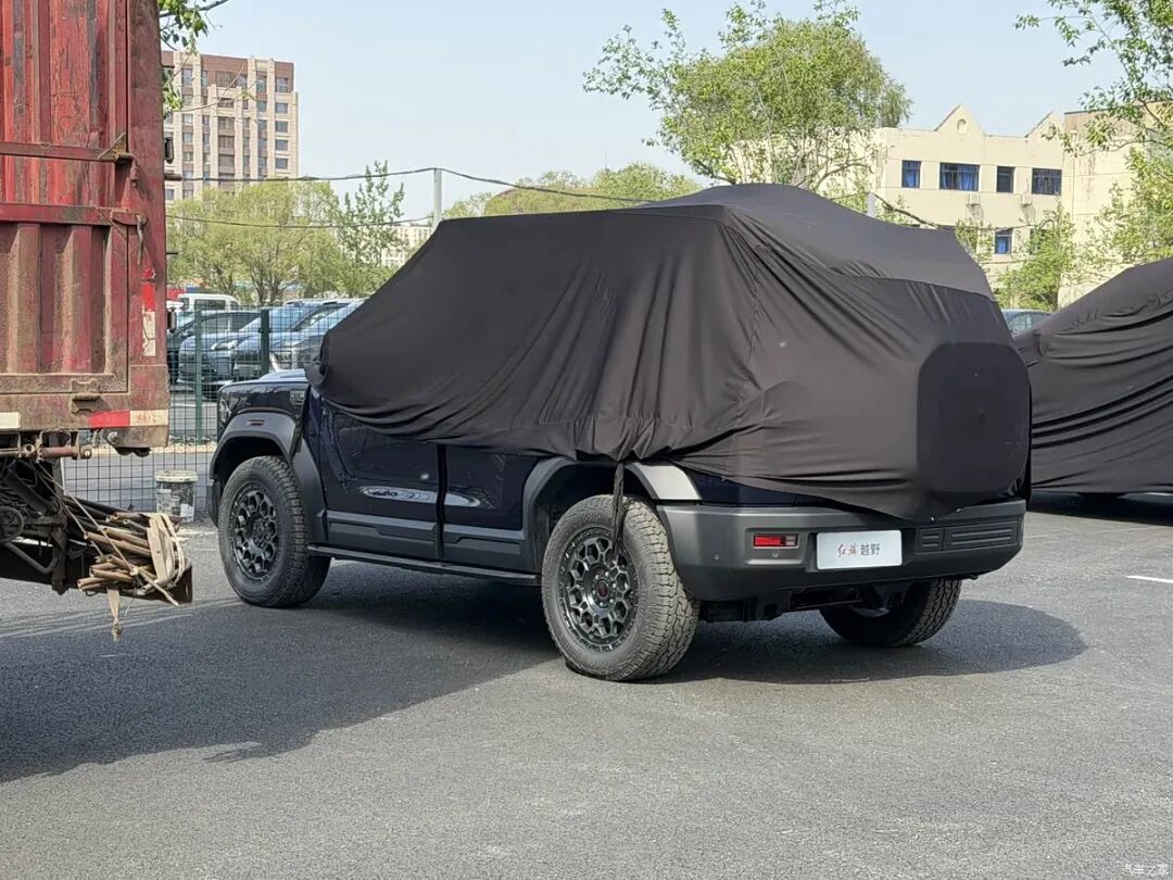 2.0T+四电机，1320N·m，4.5秒破百，续航1350km，硬派越野等等这辆！