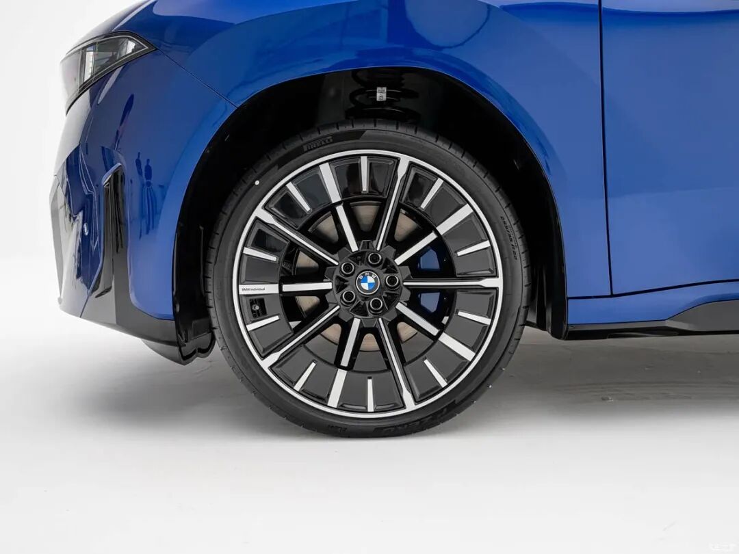 4.9秒破百，469马力，645N·m，轴距超3米，800V架构，BBA三巨头 VS Model Y/YU7你怎么选？