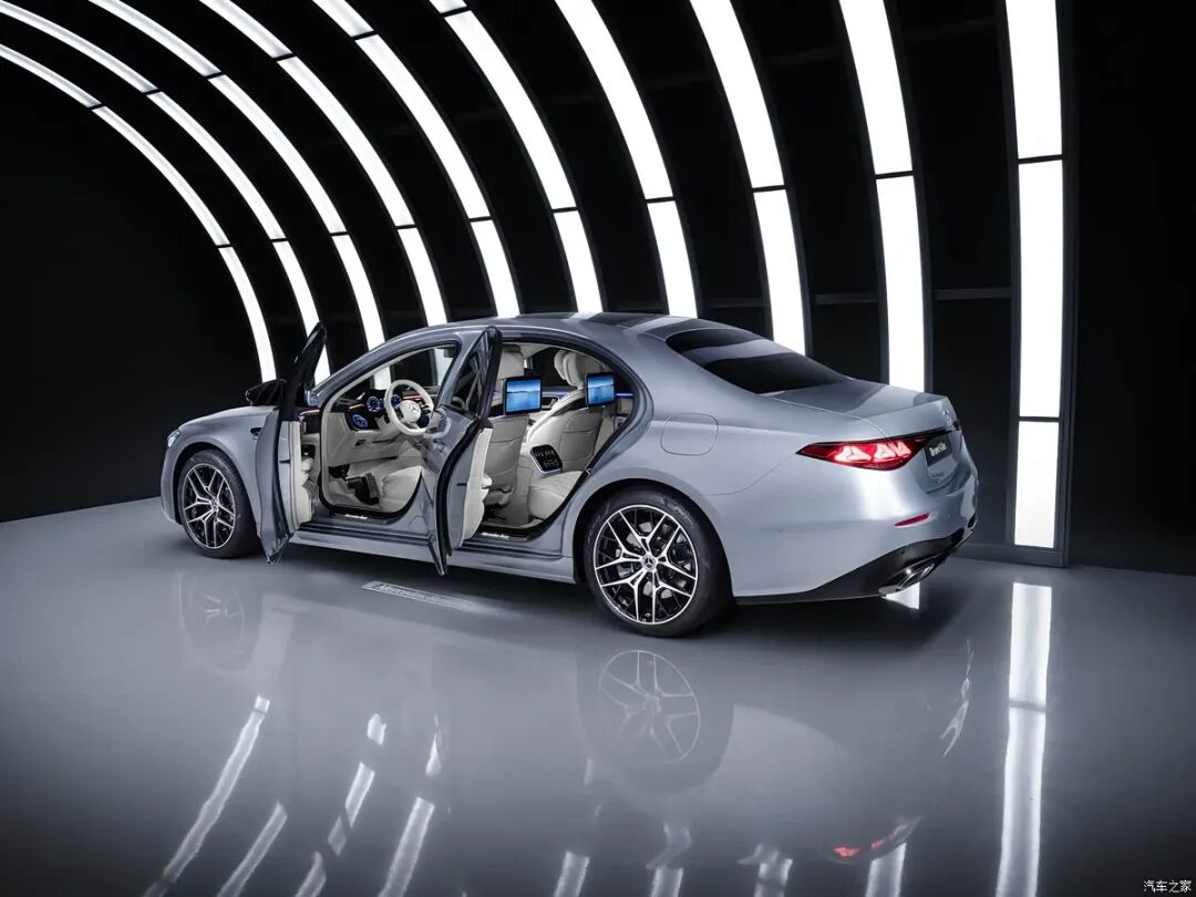 王者归来！史上最强改款S级！三叉星徽迎宾光毯，“头等舱座椅”，尊贵！