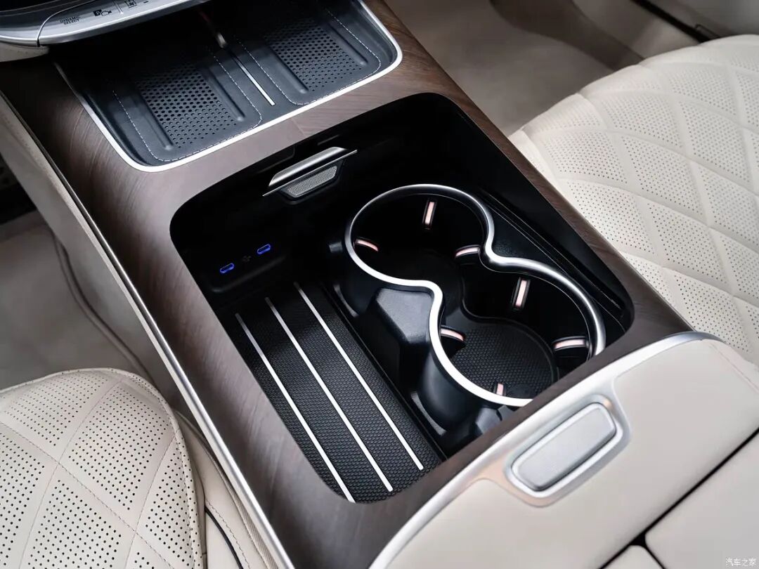 王者归来！史上最强改款S级！三叉星徽迎宾光毯，“头等舱座椅”，尊贵！