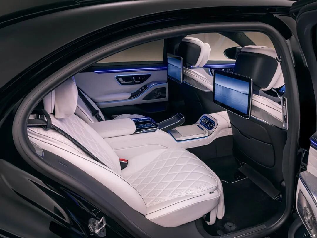 王者归来！史上最强改款S级！三叉星徽迎宾光毯，“头等舱座椅”，尊贵！