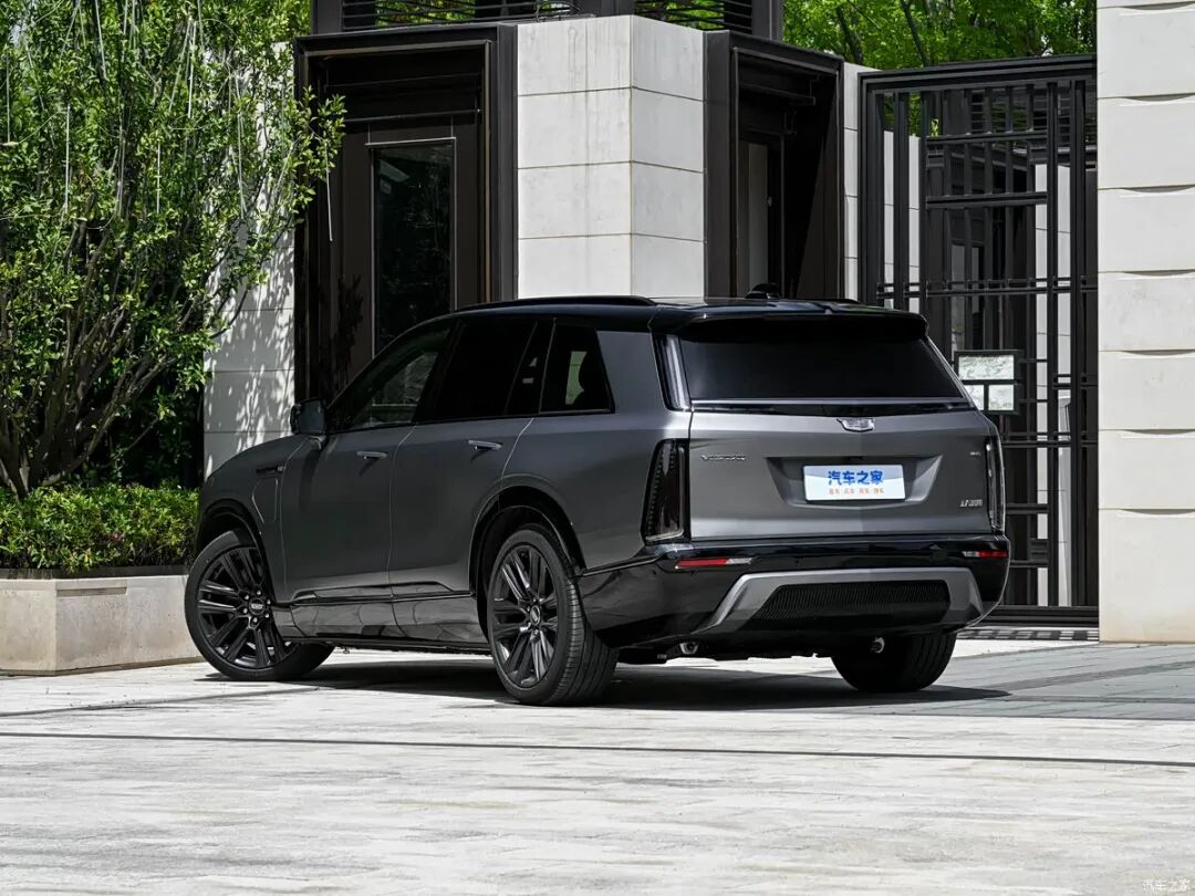 双电机四驱，805牛·米，3.75秒破百，2+2+2大六座SUV，这我高低得试试！