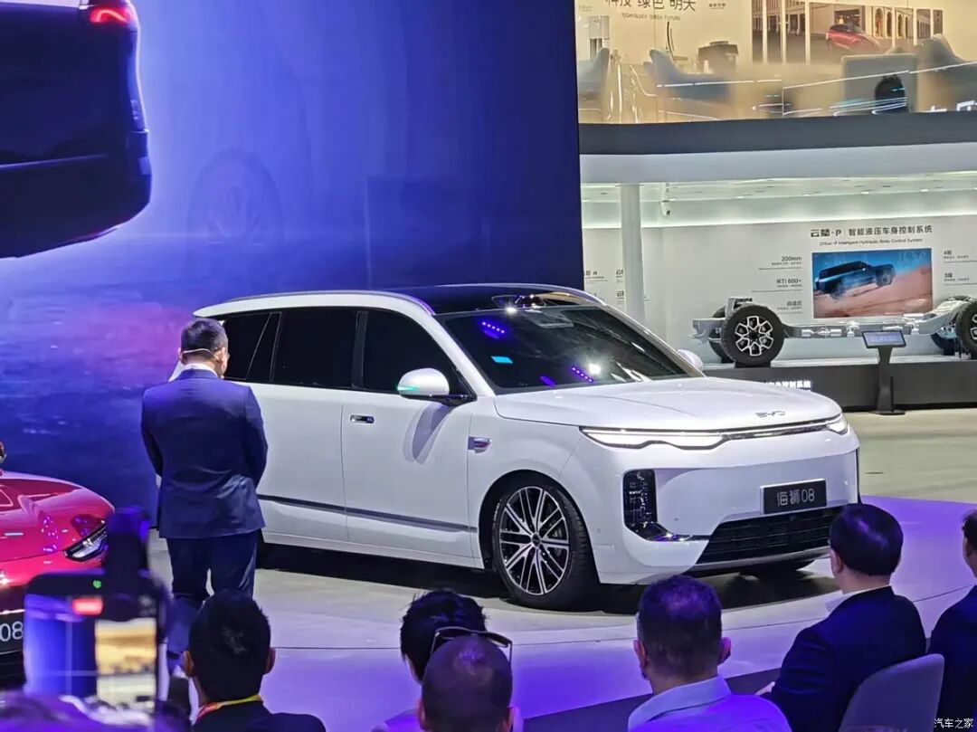 轴距超3米1，大7座SUV，大唐EV预售25万起！比亚迪“军团”新车来袭！