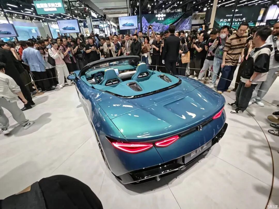 零百加速2秒内！4座敞篷，云辇-M、易三方，这车高低要摸摸！