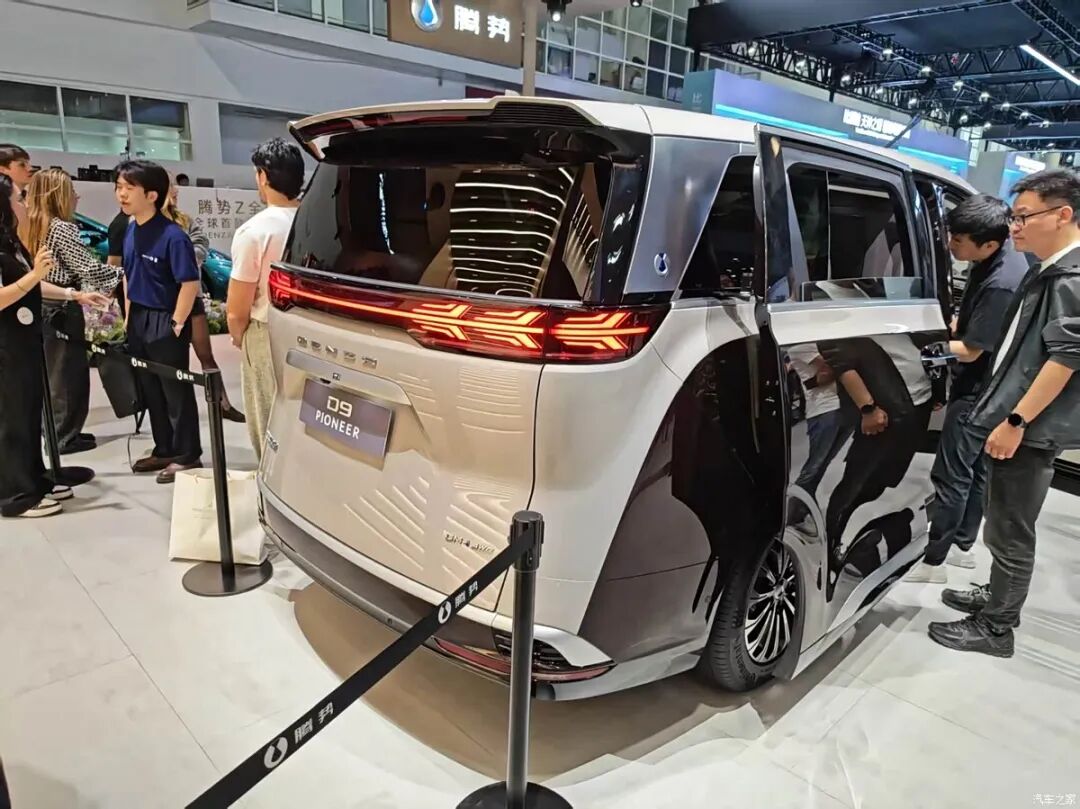 零百加速2秒内！4座敞篷，云辇-M、易三方，这车高低要摸摸！