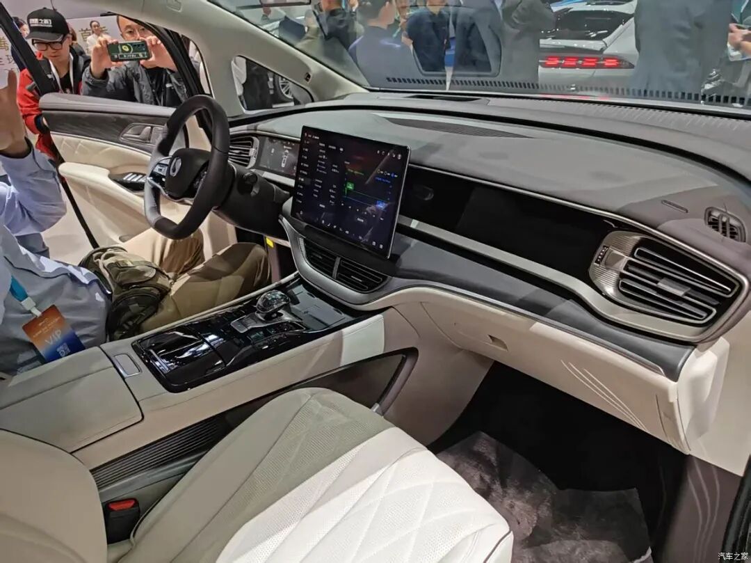 零百加速2秒内！4座敞篷，云辇-M、易三方，这车高低要摸摸！