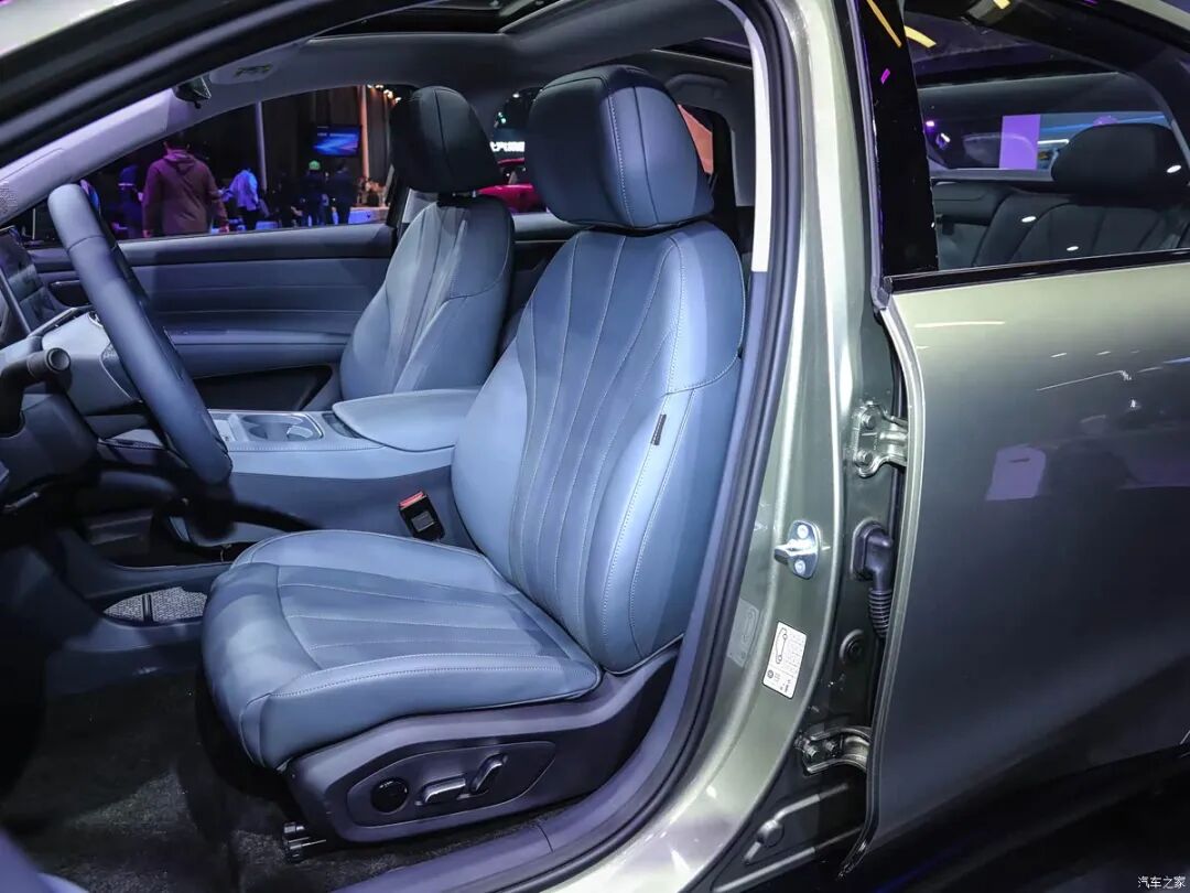 贯穿式尾灯，半隐藏式门把手，6.48万起就入手中型轿车？！