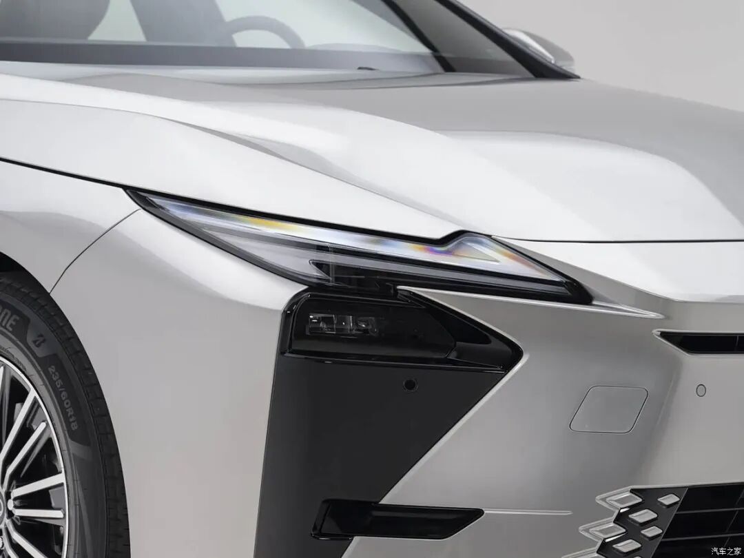 2.0L、E-CVT，双联大屏，小鸭尾，同样价格，你会选它还是选BBA？