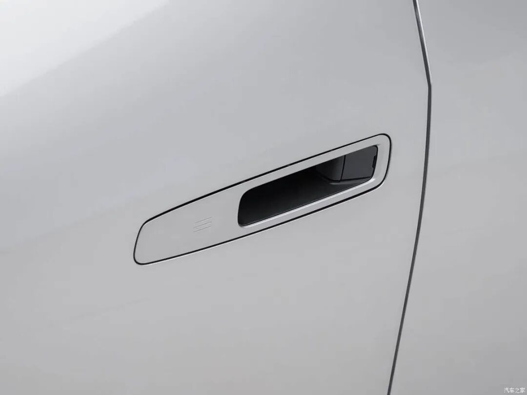 2.0L、E-CVT，双联大屏，小鸭尾，同样价格，你会选它还是选BBA？