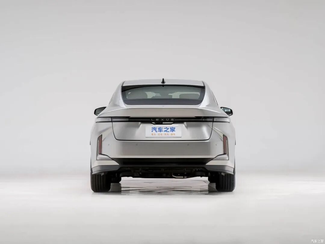 2.0L、E-CVT，双联大屏，小鸭尾，同样价格，你会选它还是选BBA？