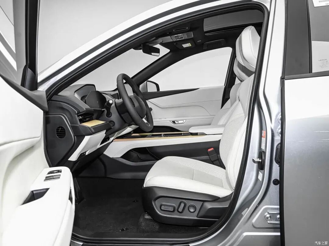 2.0L、E-CVT，双联大屏，小鸭尾，同样价格，你会选它还是选BBA？