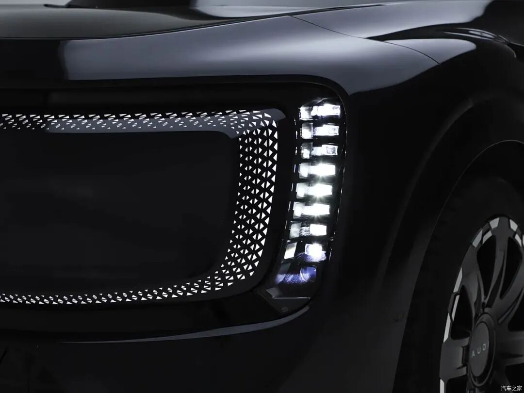 激光雷达，22英寸大轮圈，电子外后视镜，贯穿式“带鱼”屏，纯电续航751km！