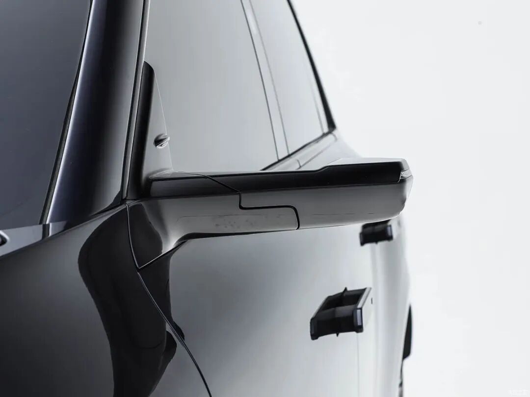 激光雷达，22英寸大轮圈，电子外后视镜，贯穿式“带鱼”屏，纯电续航751km！