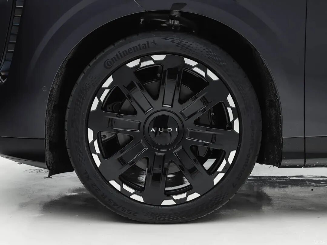 激光雷达，22英寸大轮圈，电子外后视镜，贯穿式“带鱼”屏，纯电续航751km！