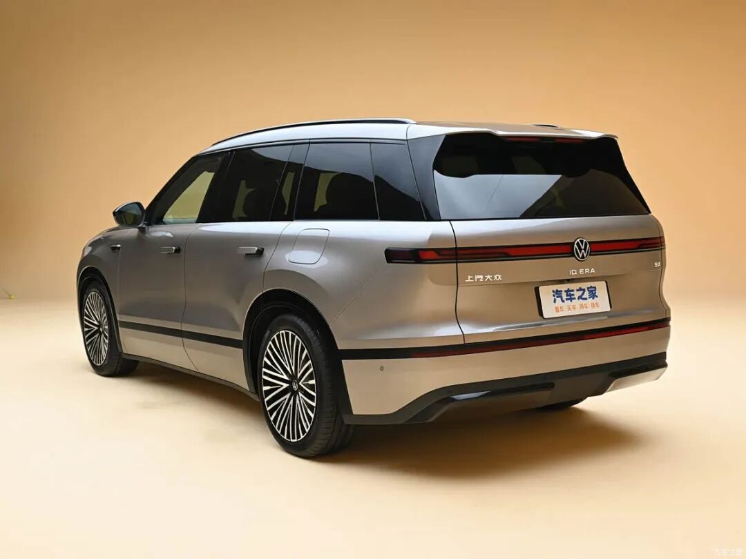 2+2+2大六座SUV，百公里6个多油，九屏交互，“大床房”，“拳打”理想L8、“脚踢”智己LS9行不行？